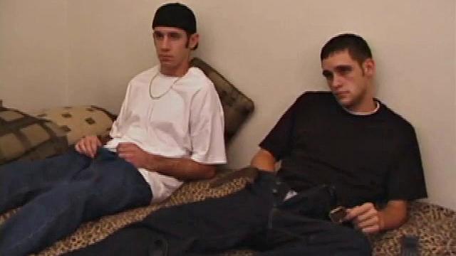 Бама и Таг дрочат друг другу и по очереди сосут хуй