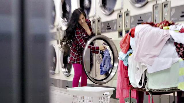 Hot Latina gets her face splattered with cum in a laundromat reverse cowgirl fuck