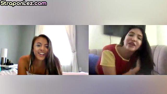 Webcam girl fisting ass for her GF in live show at home