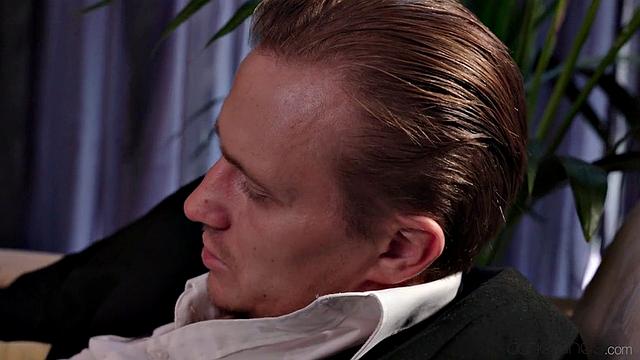 A mesmerizing Colombianiren beauty