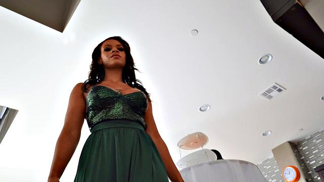 два соседа устраивают жёсткий тройничок с halle hayes