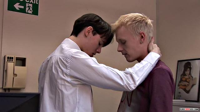 Чарли Снейк и Лекс Блонд трахаются без резинки - Чарли Снейк и Лекс Блонд