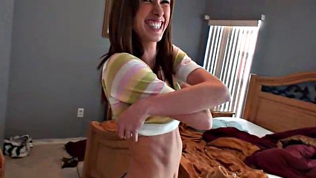 BrookeSkye соблазняет в откровенном белье и демонстрирует грудь