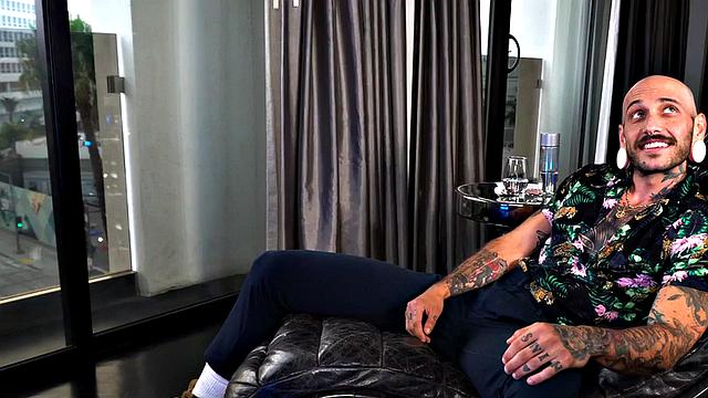 Tattooed man with pussy gets licked by cocksucked Tranny