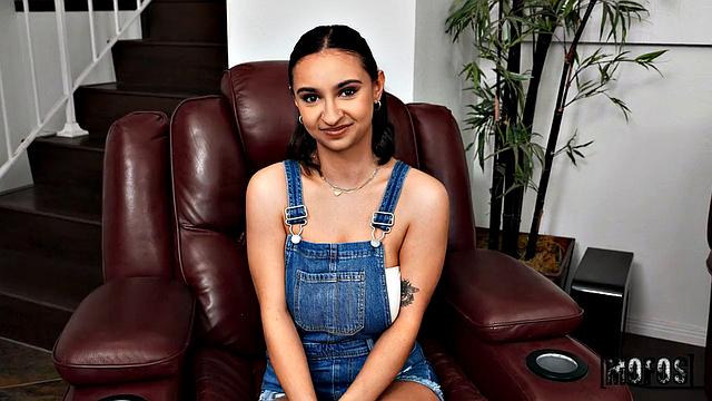 жаркая межрасовая трахаловка с сочной киской и страстными позами