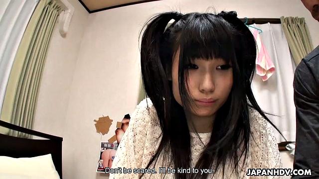Руна Кобаяши охотно трахается с незнакомцем и жадно сосёт