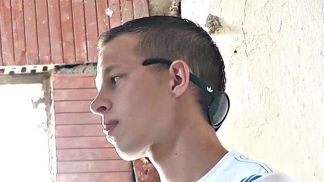 Фабиен Росси ловит мощный член Аттилы Гуры глубоко в себе