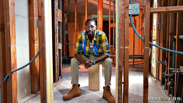 Жаркий ремонт: стройные брюнетки и чёрные члены в жёсткой ебле