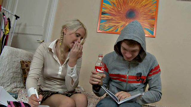 Каролл говорит учебе нет, толстому члену в попе - да