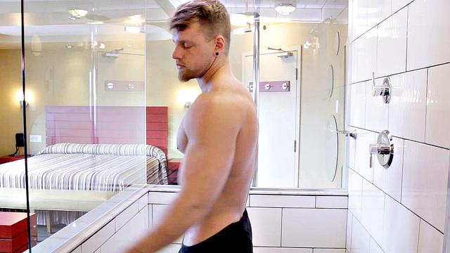 Beefy Stud Shower Solo Jerk - Brad - Maskurbate