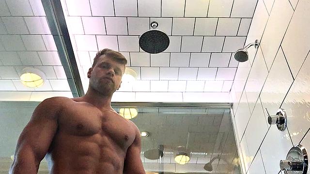 Beefy Stud Shower Solo Jerk - Brad - Maskurbate