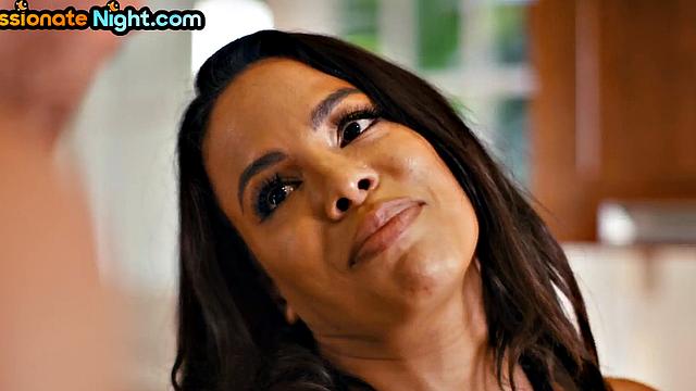 Сочные стервы у бассейна жадно меняются спермой