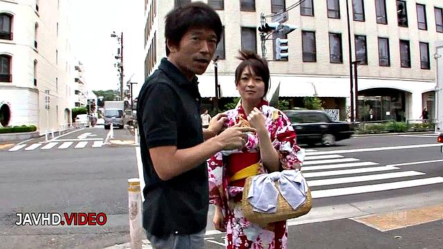 Японка Нозоми Хадзуки учит, как сосать с кайфом - сперма летит в финале, а страсти как на кастинге для опытных!