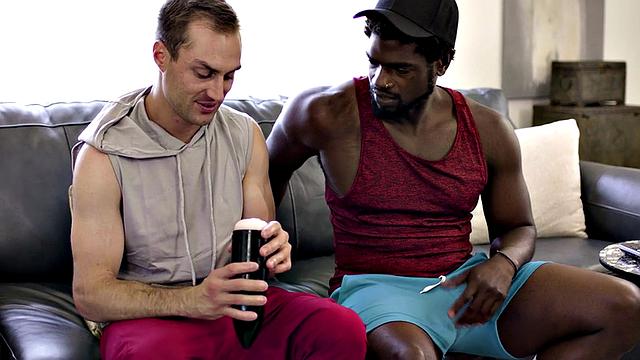 Tugging ripped jock barebacked by Ebony top