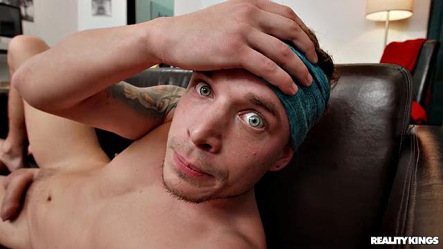 Sneaky Feast for Ahegao Gamer Girlfriend