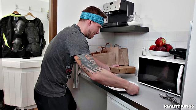 Sneaky Feast for Ahegao Gamer Girlfriend