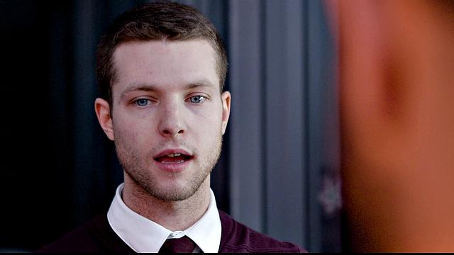 benjamin blue получает по заднице и глубокий трах от отца torres