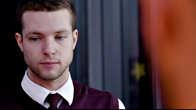 benjamin blue получает по заднице и глубокий трах от отца torres