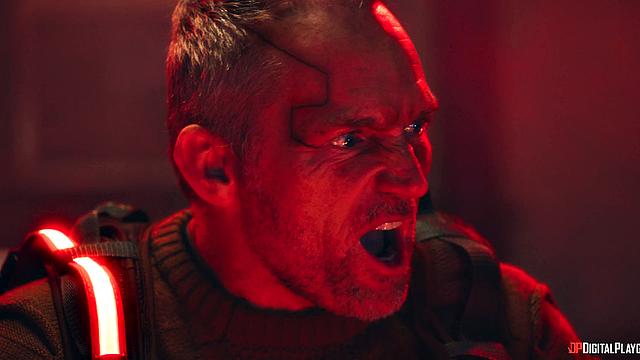 Капитан Декс и команда жарко трахаются на борту после боя с Кригером в космосе