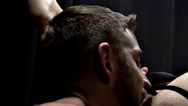 Bareback twink fucked by top jock after asslicking