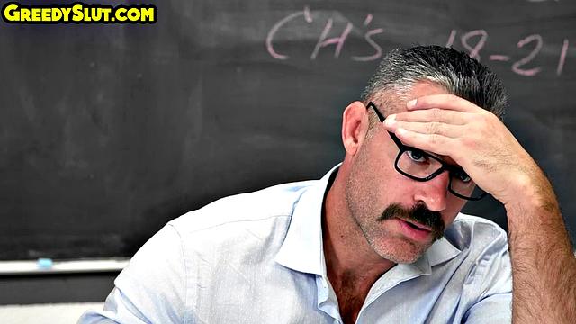 Cockhungry babe loves giving head