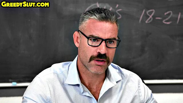 Cockhungry babe loves giving head