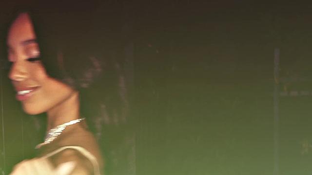 брюнетка в белье катается сверху и получает анал creampie