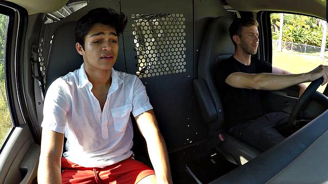 Джейсон Вулф ловит попутку и зарабатывает ртом