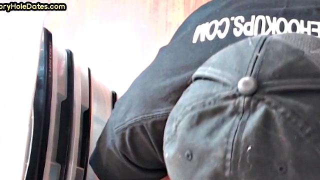 Gloryhole DILF sucks cock in homemade closeup BJ