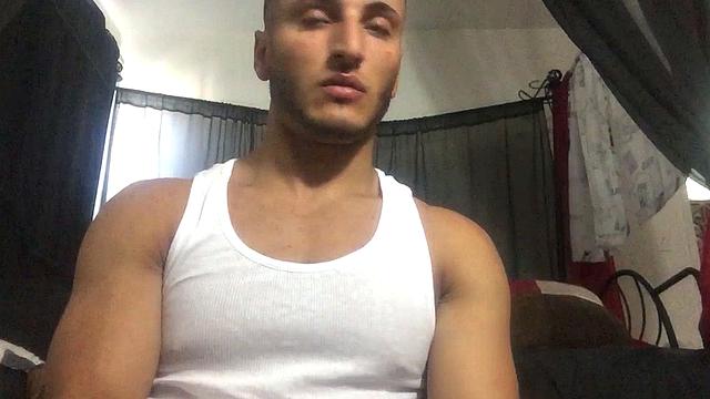 Zeak King на камеру: дрочу, показываю мышцы и не только