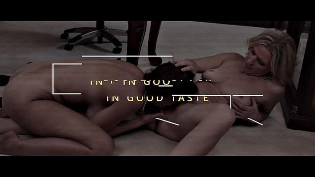 Дороти Блэк страстно трахается с мужиком на камеру.