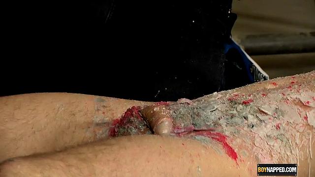 Мастер растягивает и ласкает Майло Миллиса и Себастьяна Кейна