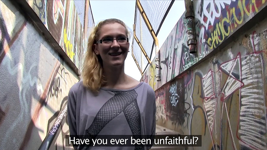 Stranger Offers Nerdy Blonde A Modeling Job If She Fucks Outdoors