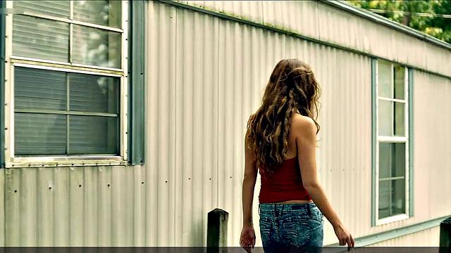 Riley Keough striptease