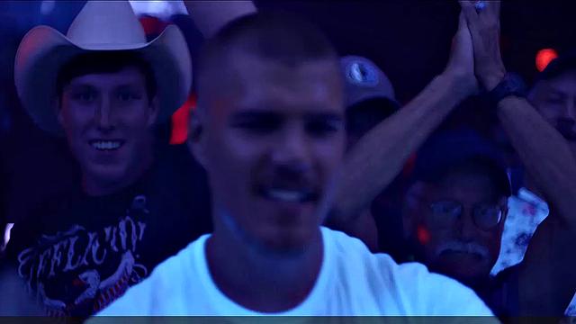 Riley Keough striptease