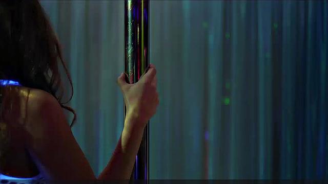 Riley Keough striptease