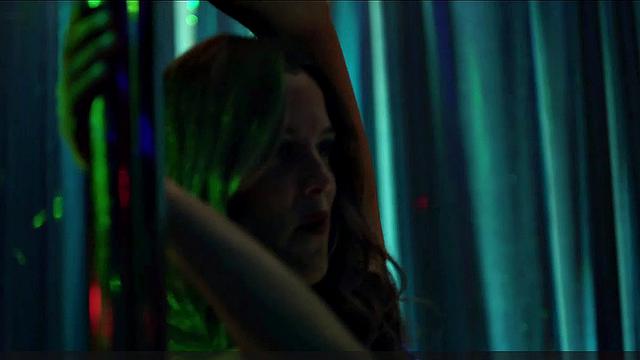 Riley Keough striptease