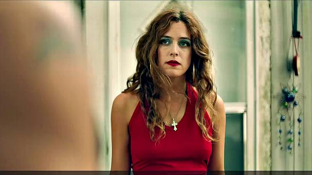 Riley Keough striptease