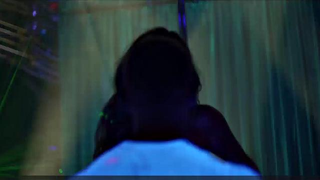 Riley Keough striptease