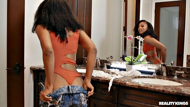 House Sitter's Hardcore Call