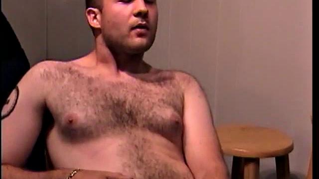 Сет мастурбирует и извергается по-мужски