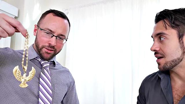 Mesmerized tattooed jock deepthroating cock