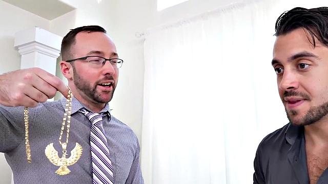 Mesmerized tattooed jock deepthroating cock