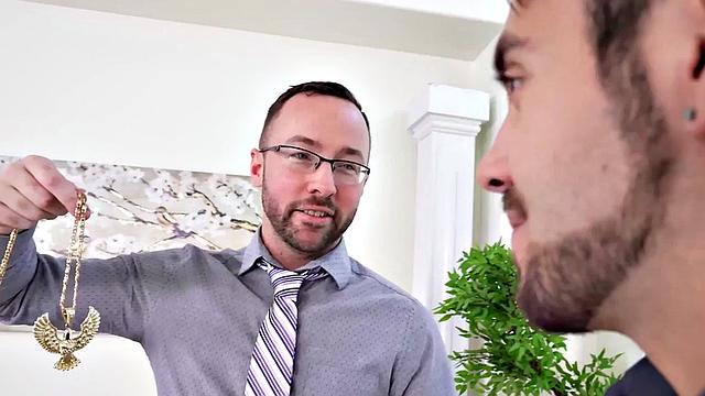 Mesmerized tattooed jock deepthroating cock