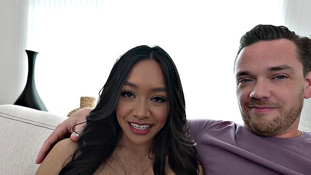 Джейд Кимико лижет ему задницу и шутит по ходу дела