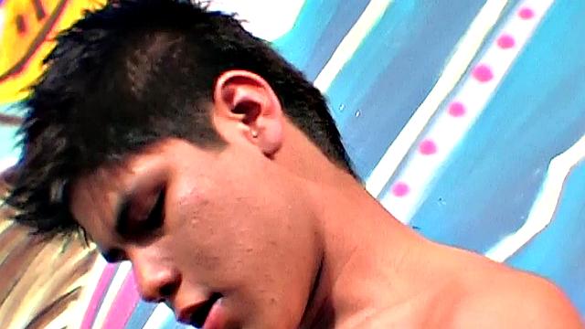 Skinny Latin twinks rim and fuck each other in 3way