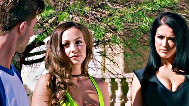 космическая ведьма заманила героя своими огромными сиськами