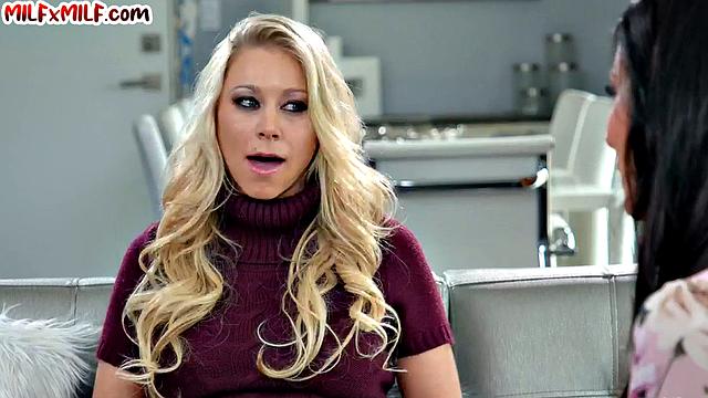 Милфы устроили разборки - кто лучше лижет и трогает, та и королева вечера