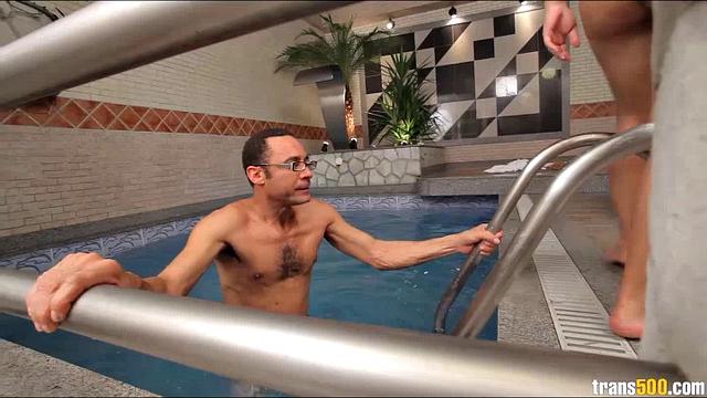 Thays Schiavinato dominates with her hard cock and deep strokes