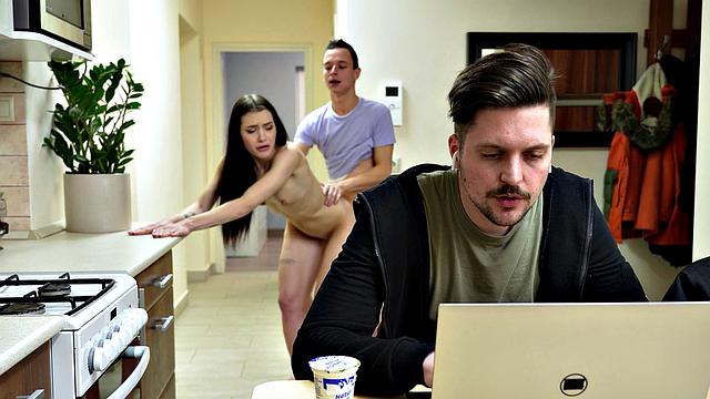 HUNT4K. Fix It While I'm Fucking Your Girlfriend!